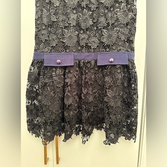 Modern Lace Dress with Back Zipper - Picture 5 of 11